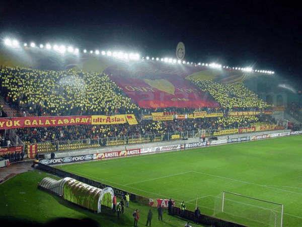 Galatasaray Ali Sami Yen Stadyumu Kapalı Tribün